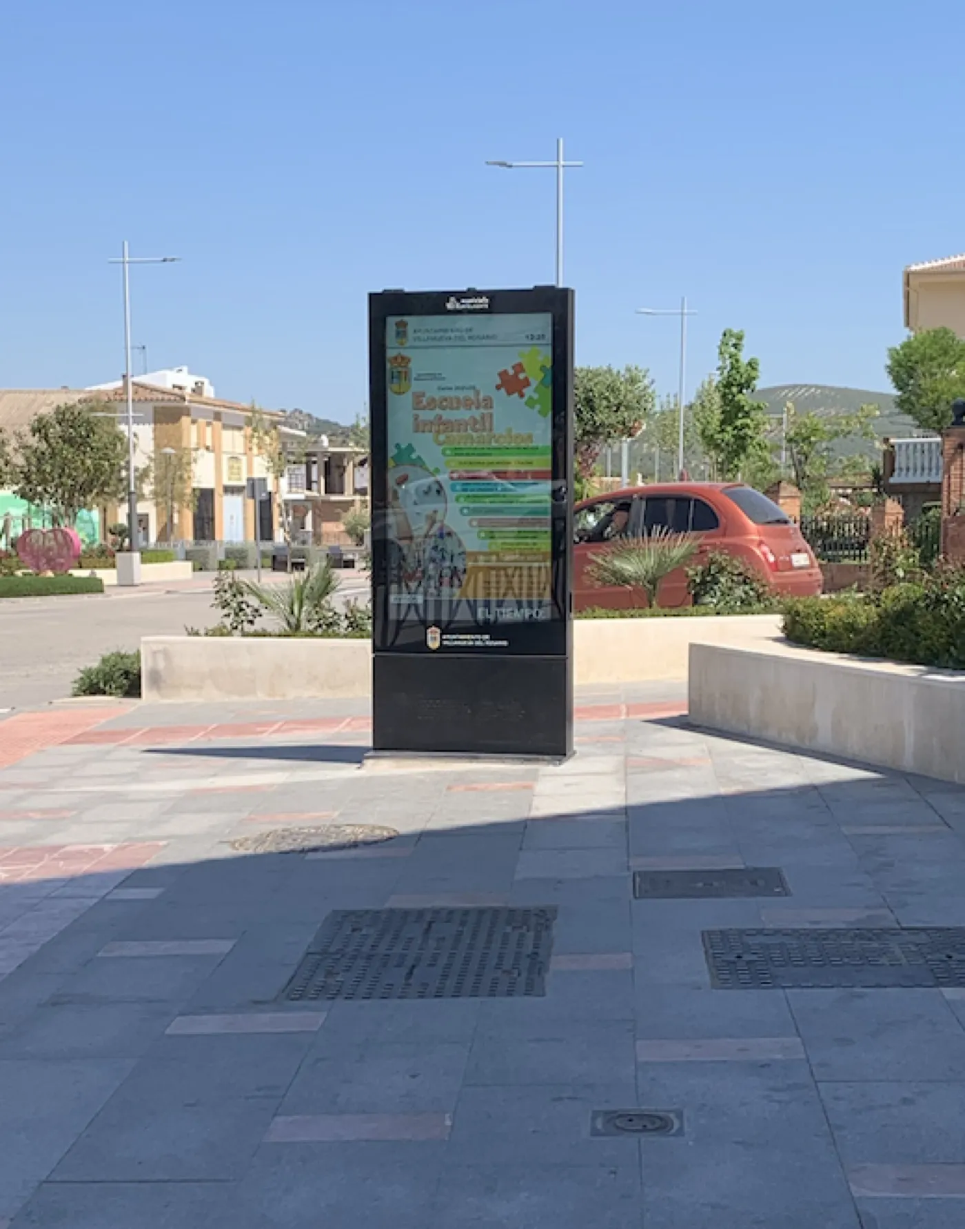 MUPI informativo en la plaza de Villanueva del Rosario
